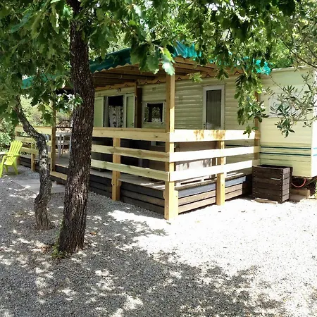 Greenchalets Sur Argens * روكبرون-سور-أرجينس
