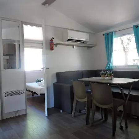 Greenchalets Sur Argens Camping *